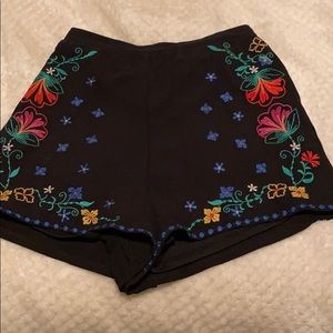High waisted elastic patterned shorts